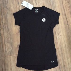 Oakley tee